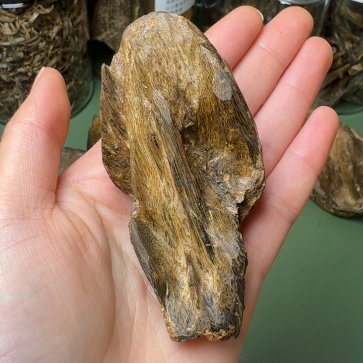 沉香手把件兰**人海南天然莺歌绿棋楠老香块料17.9克