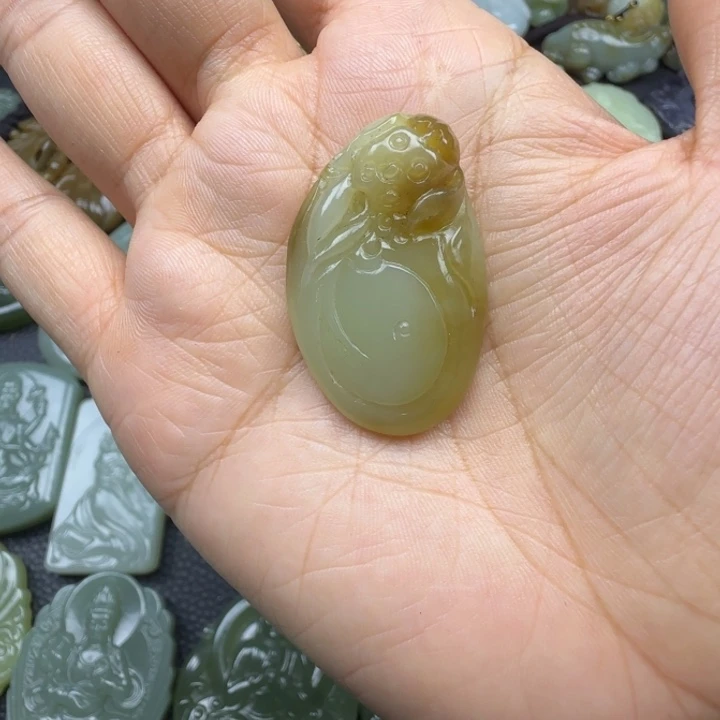 和田玉未镶嵌颈饰