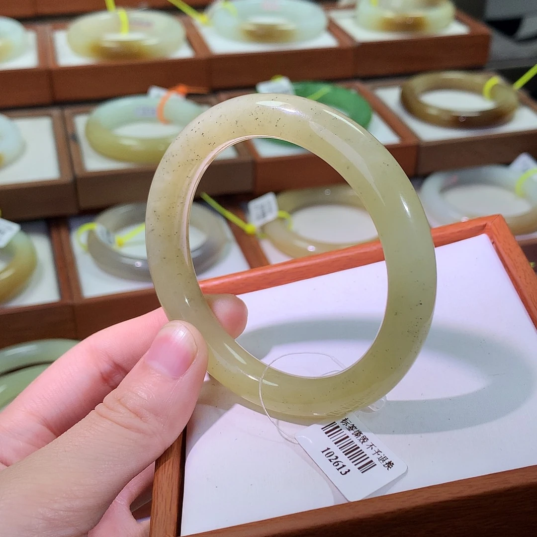 和田玉未镶嵌手镯57