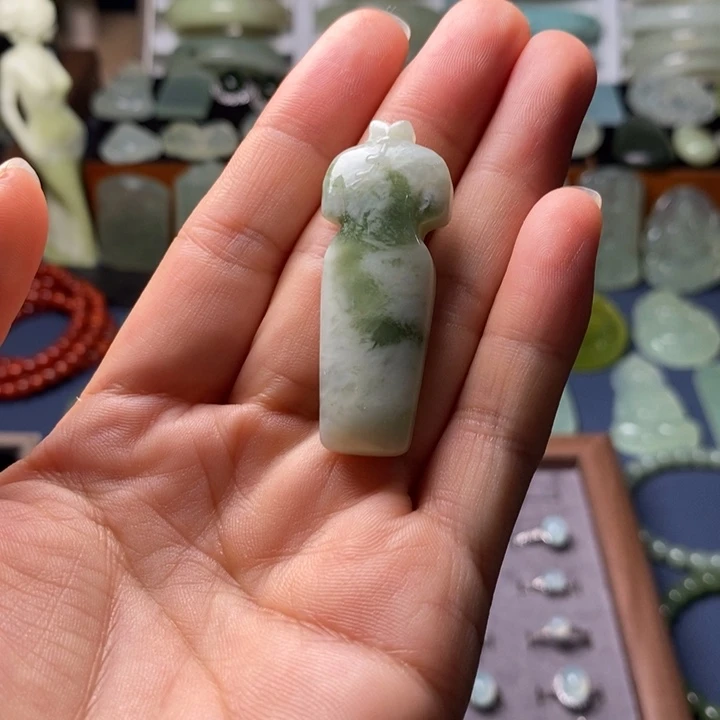 蛇纹石玉未镶嵌颈饰