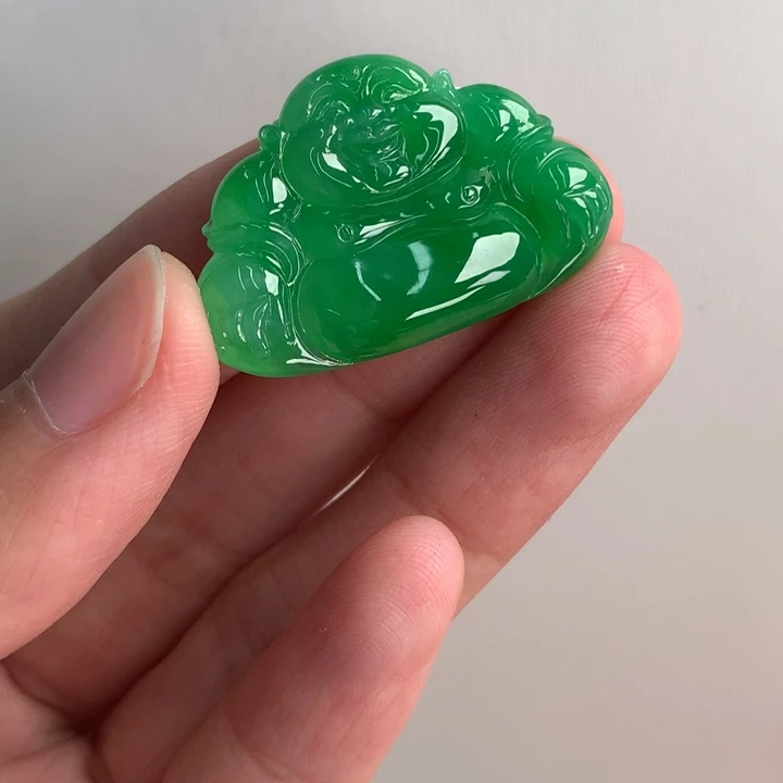 翡翠挂件未镶嵌…..