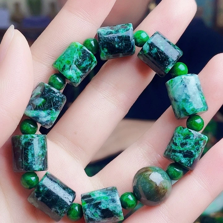 翡翠未镶嵌颈饰多样性