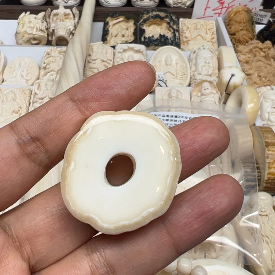 白玉菩提吊坠红***豆独独