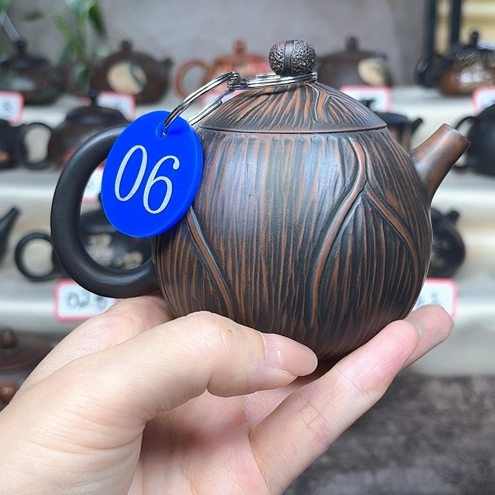 180毫升微微瑕满浮雕龙蛋壶