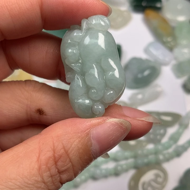 梦***儿翡翠未镶嵌颈饰翡翠
