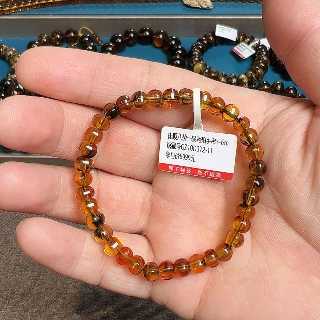 琥珀颈饰未镶嵌抚顺