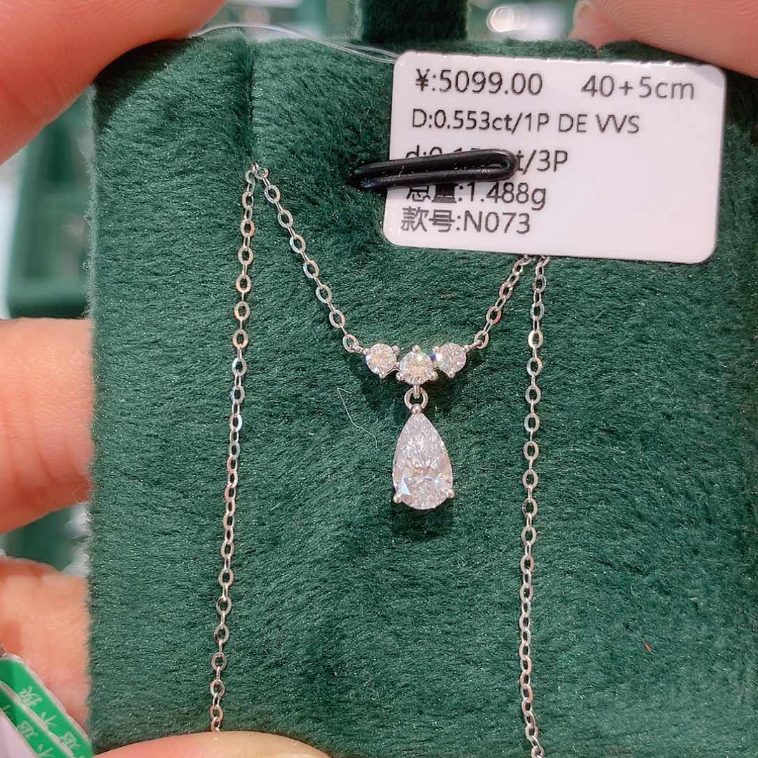 实验室培育钻石颈饰18K金镶嵌水滴项链