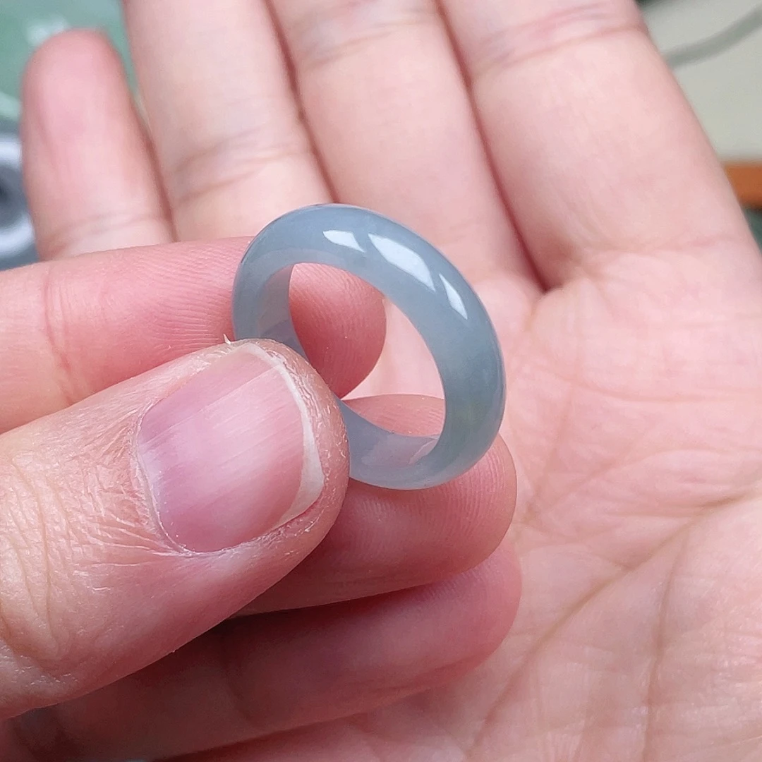 翡翠未镶嵌颈饰戒指