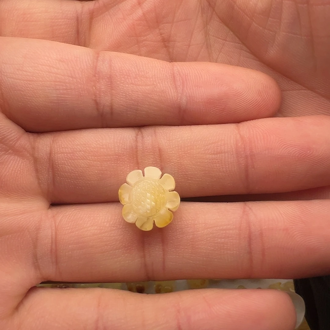 蜜蜡未镶嵌颈饰太阳花提溜吊坠