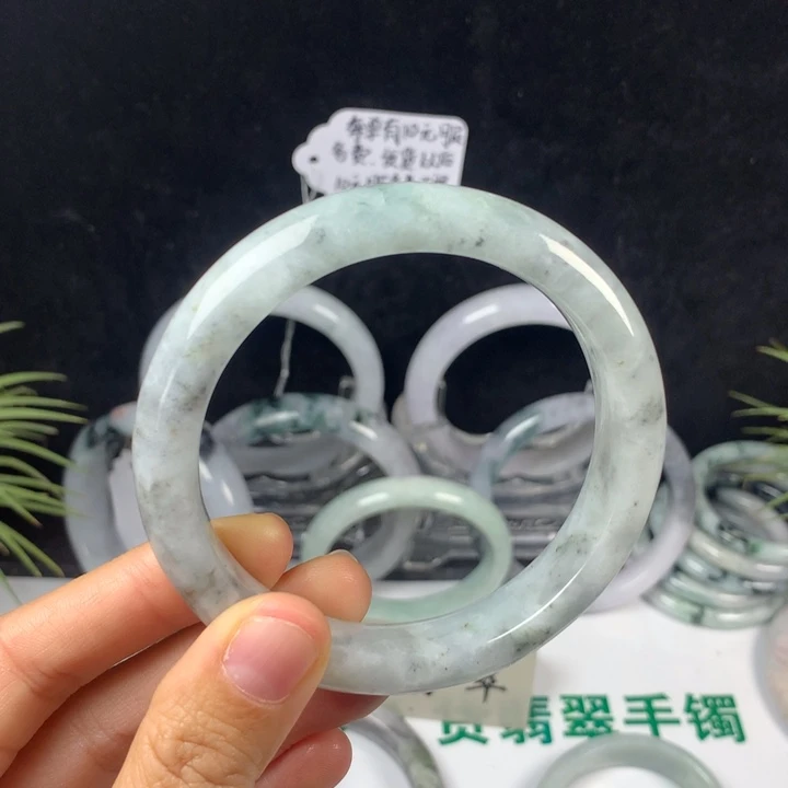 翡翠未镶嵌手镯78号。 58.9圈