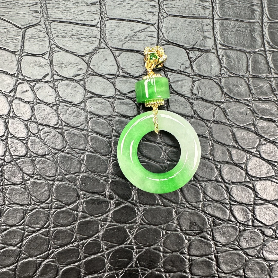 缅A老坑老料阳绿白底青子母扣吊坠14k