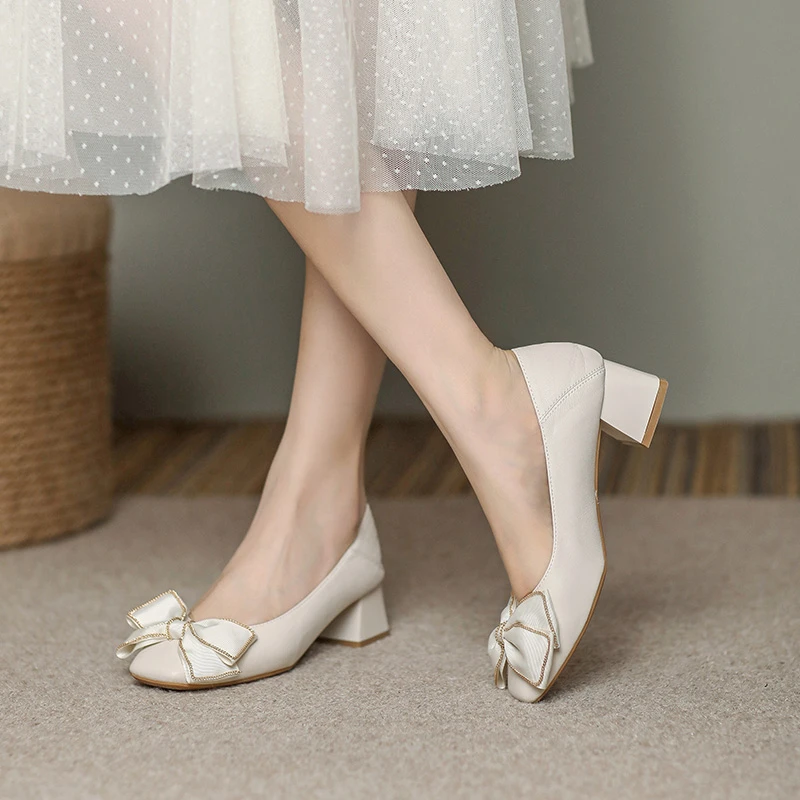 春秋新款小香风蝴蝶结时尚粗跟单鞋软底真皮上班通勤职业女高跟鞋