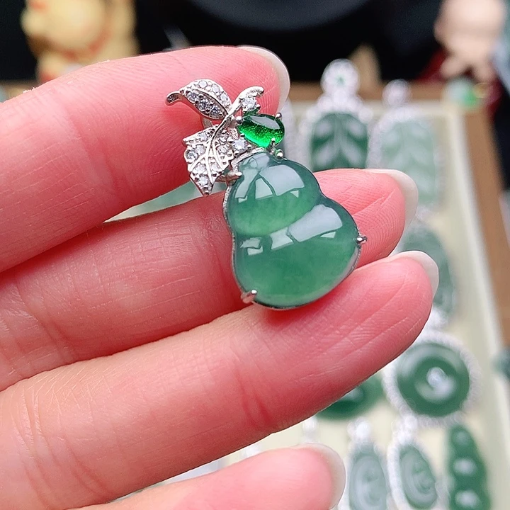 颈饰未镶嵌翡翠吊坠