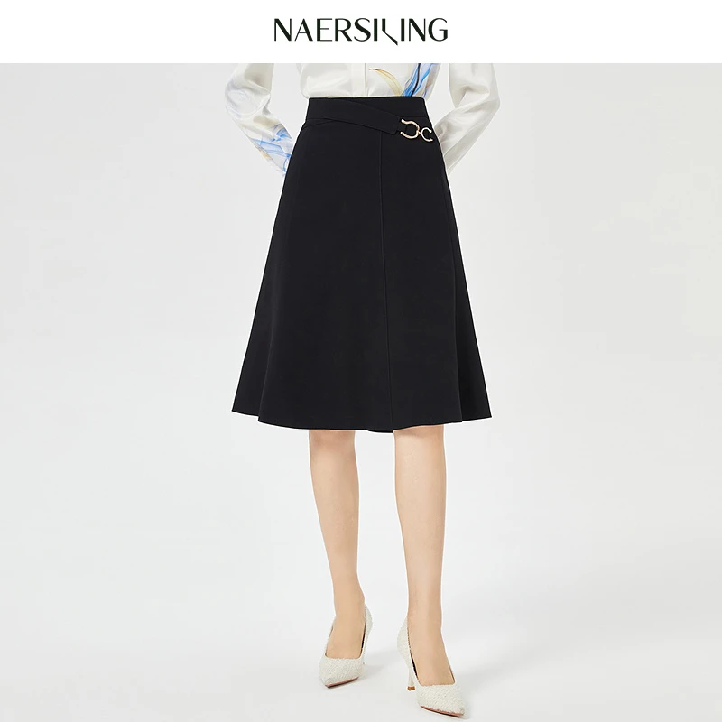 NAERSILING/娜尔思·灵显瘦休闲百搭金属装饰黑色半裙LW01270W0