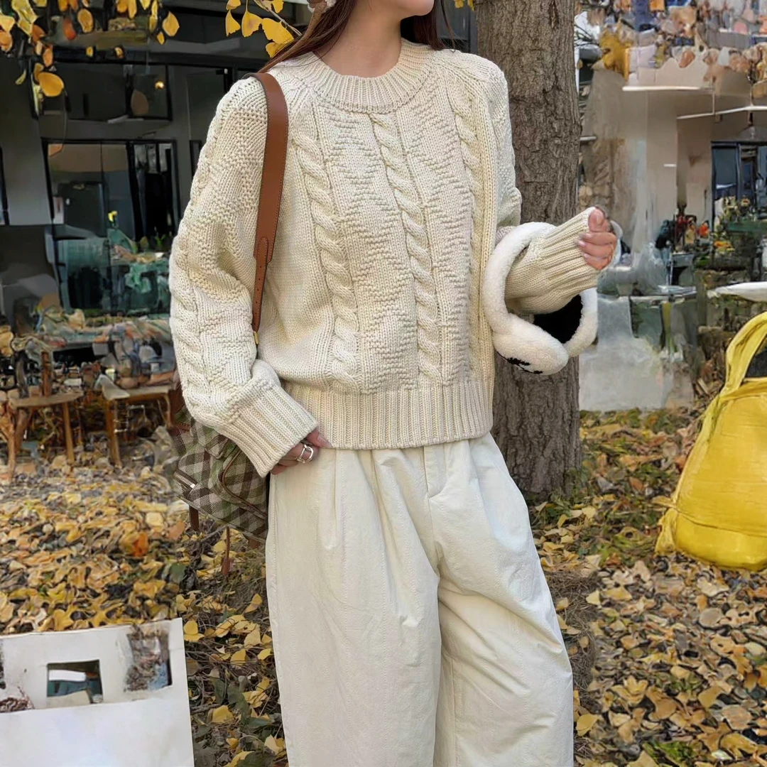 6478诗歌兰新款2025冬款女装 米白色时尚百搭短款麻花纹套头毛衣