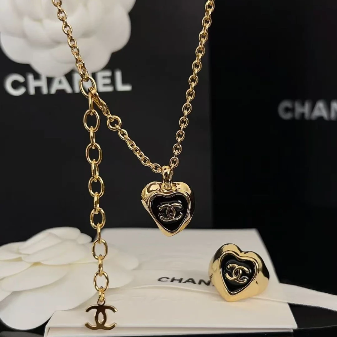 95新 Chanel/香奈儿 黑金爱心项链  16740302  nn
