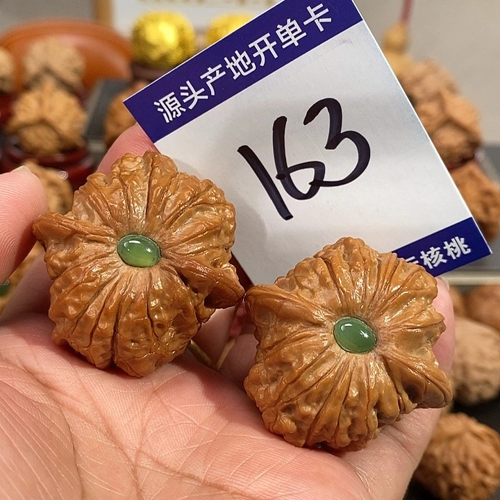 文玩核桃把件39.5镶嵌血麒麟163号