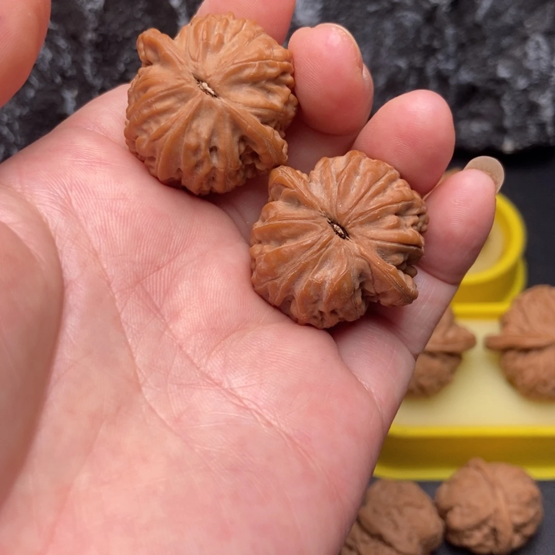 旗***＂吊坠文玩核桃34.5山地球体磨盘