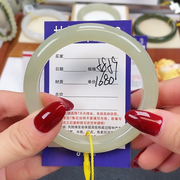 和田玉未镶嵌手镯