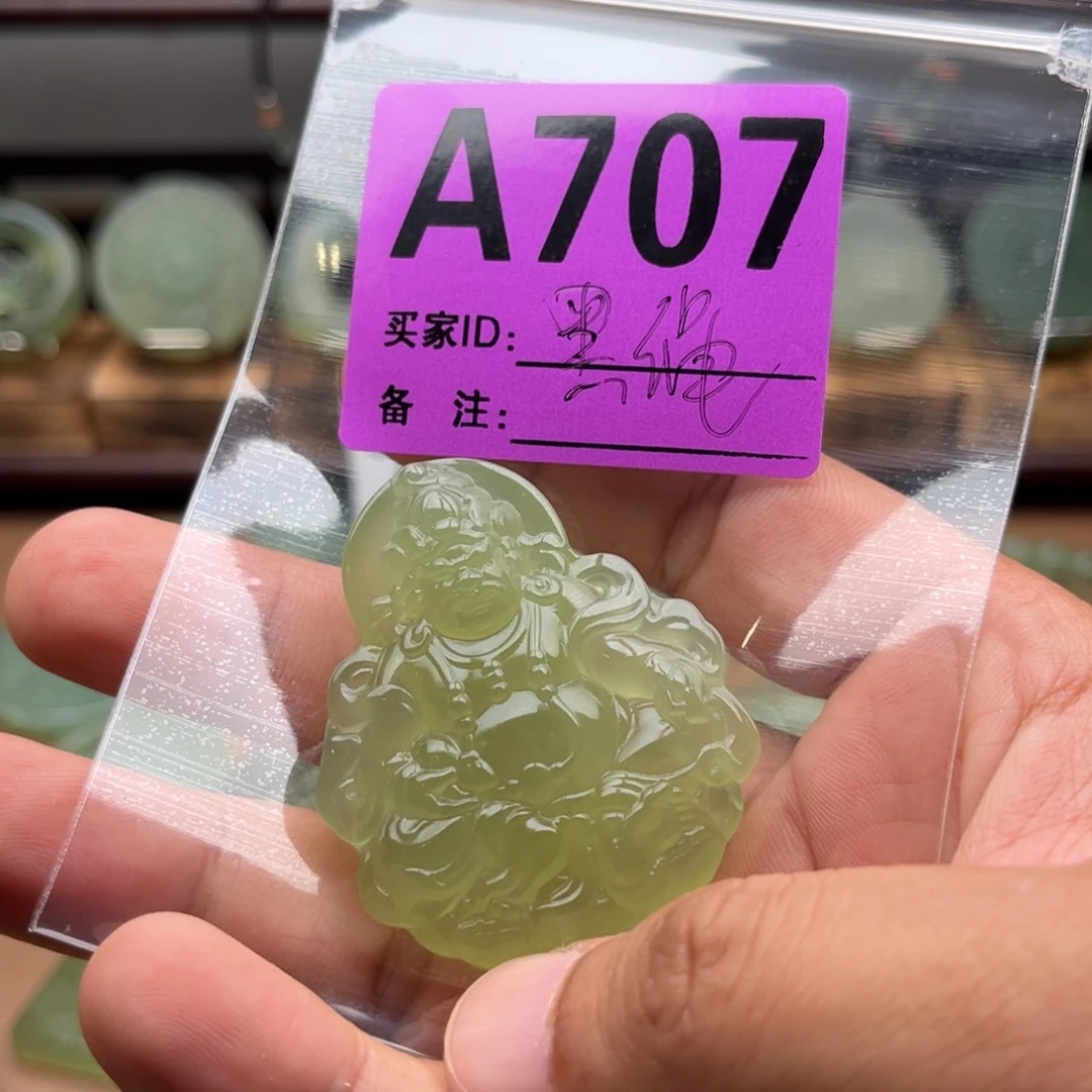 步***高未镶嵌蛇纹石玉颈饰