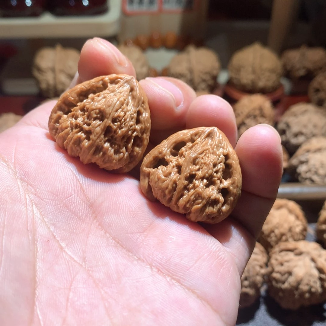 ?****颖文玩核桃，南疆小佛度