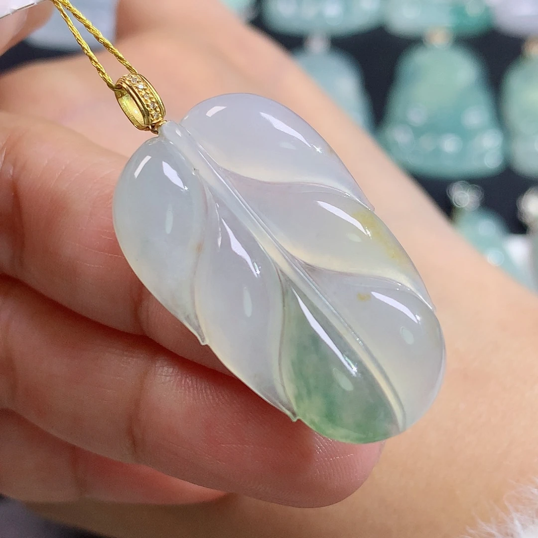 翡翠18K金镶嵌颈饰叶子