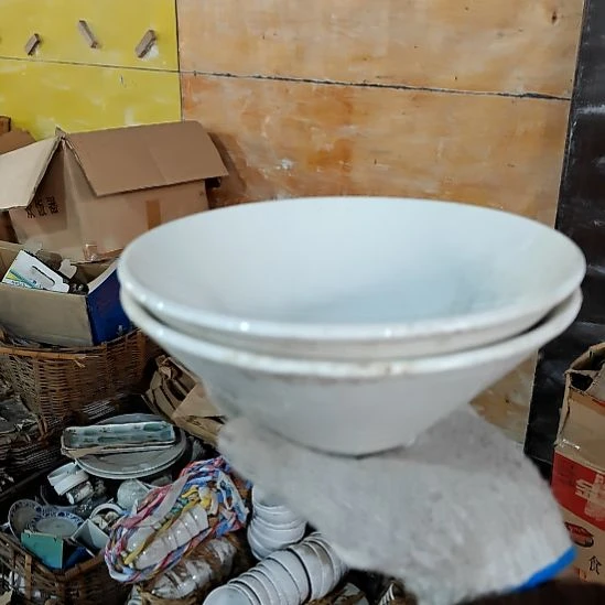 绿泥盘子碗茶壶啥都有