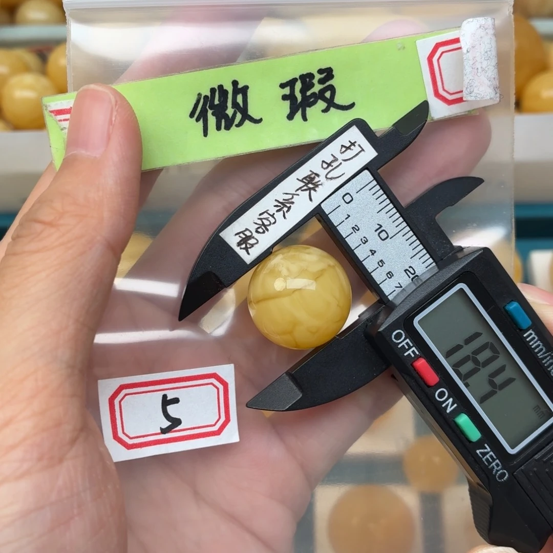 未镶嵌蜜蜡裸石龙*