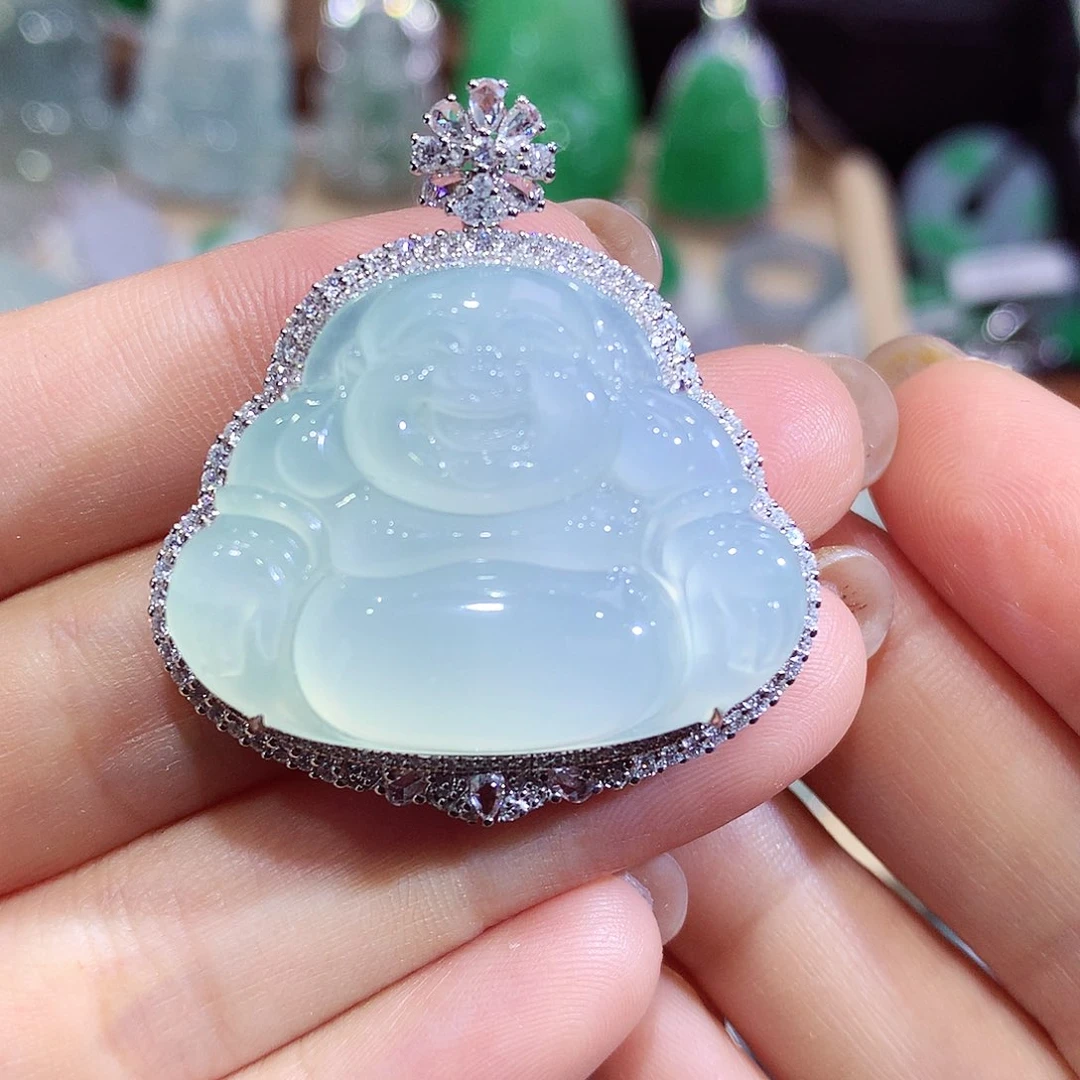 翡翠18K金镶嵌颈饰佛