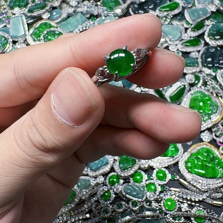 翡翠颈饰未镶嵌天然A货翡翠放漏