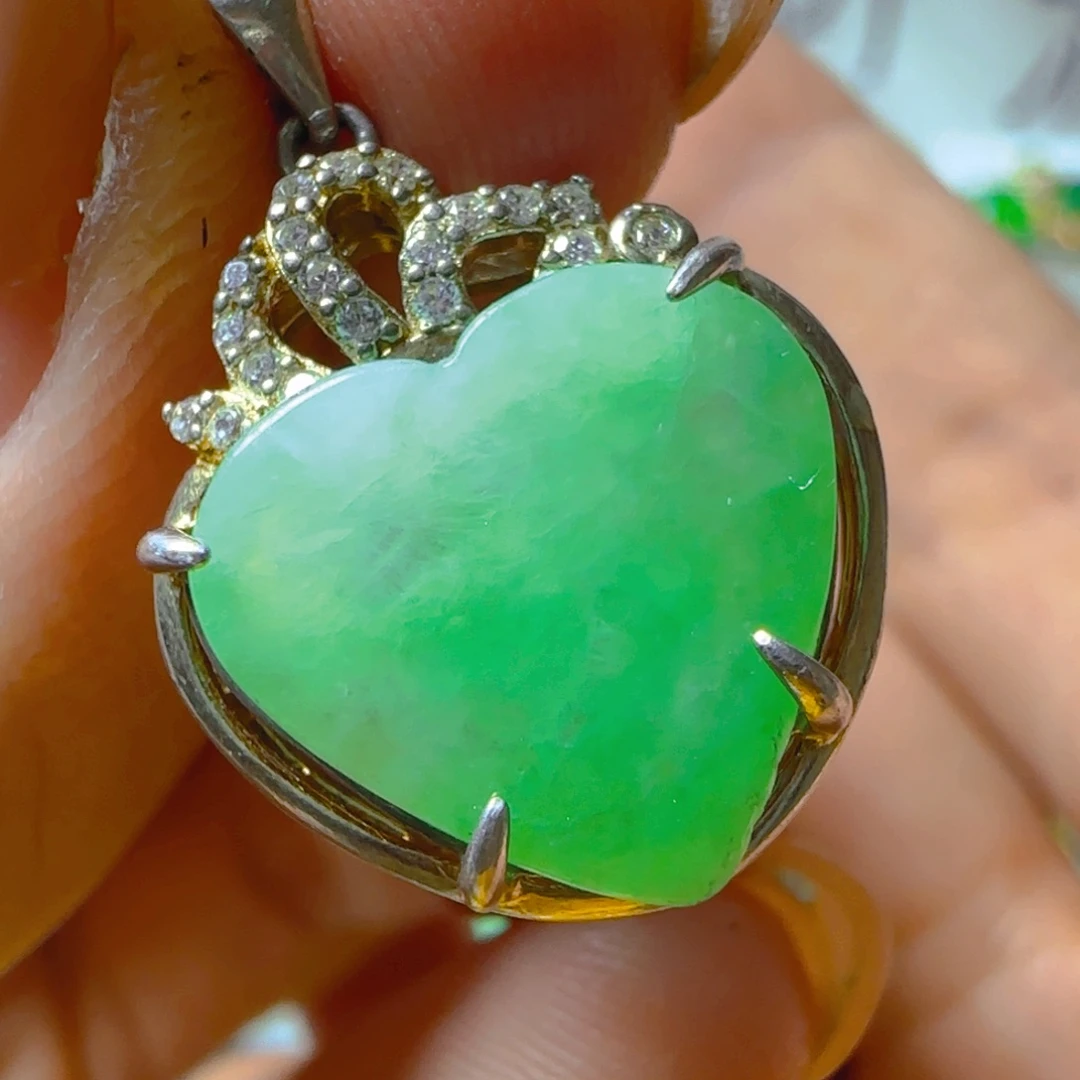 严***梅翡翠未镶嵌颈饰翡翠150