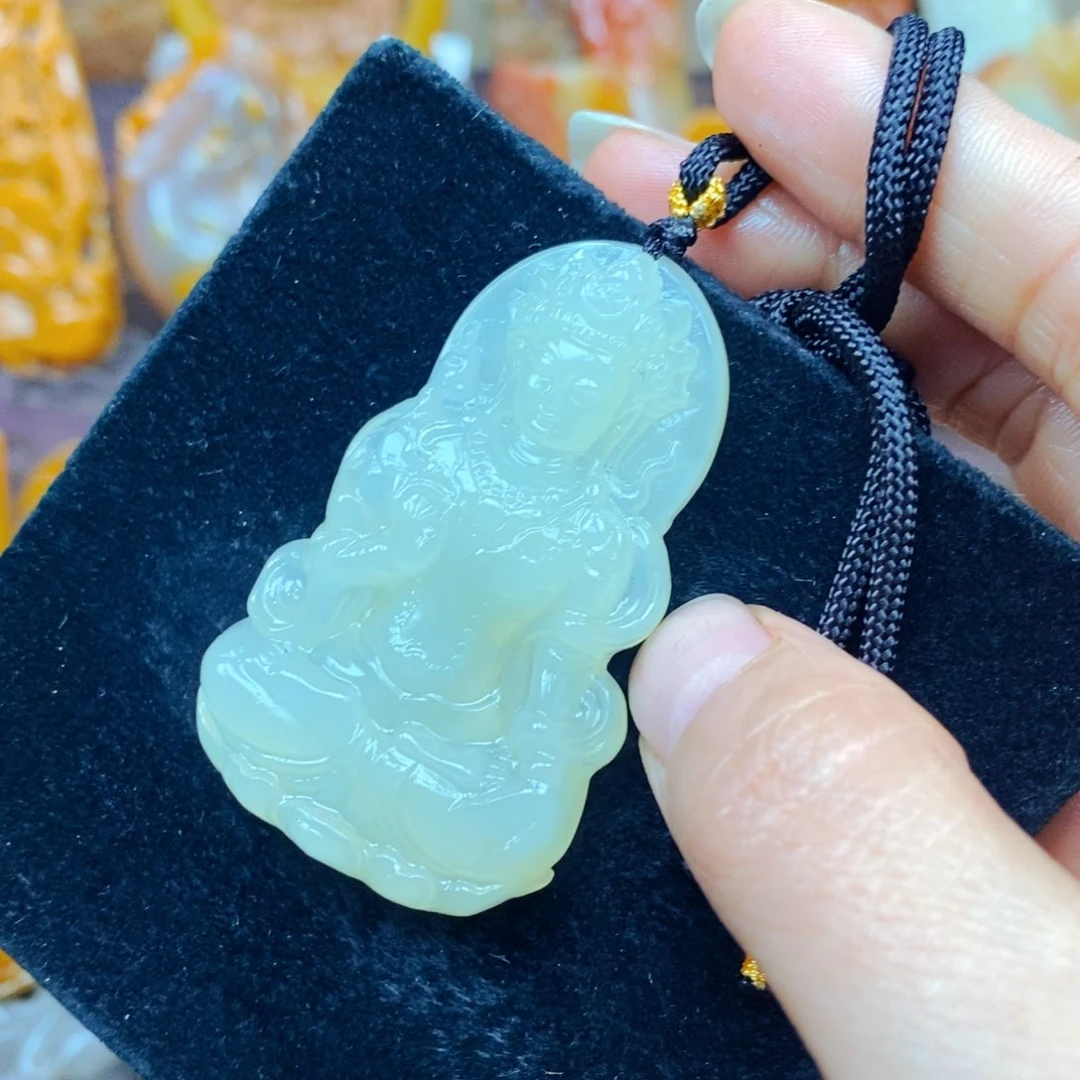 未镶嵌石英质玉（黄龙玉）颈饰