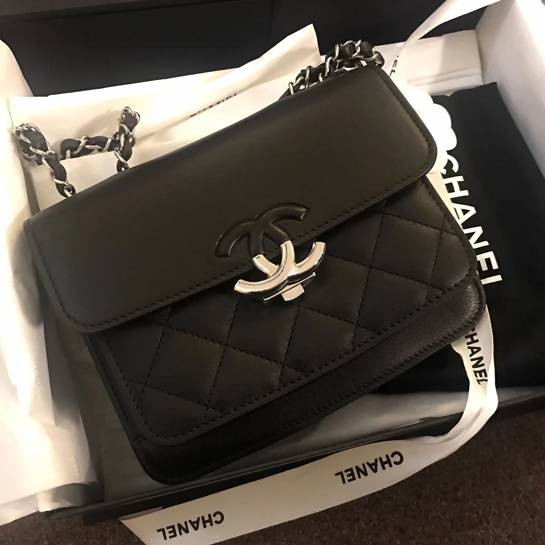 99新 Chanel/香奈儿 2924|香奈儿黑银大logo邮差斜挎包单肩包