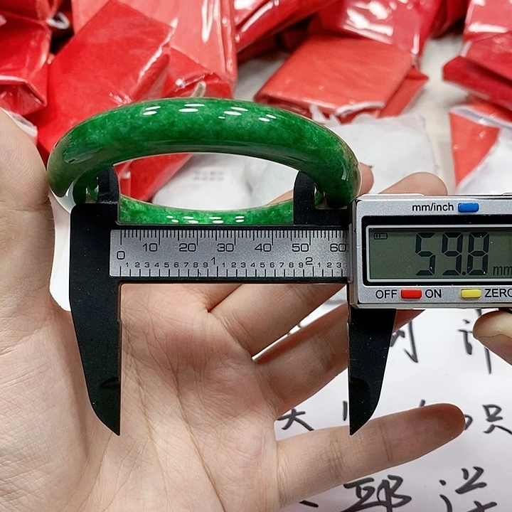 翡翠手镯未镶嵌173。