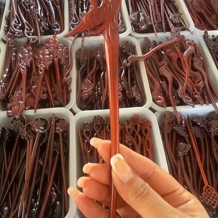 木垵*段光紫檀发簪一个