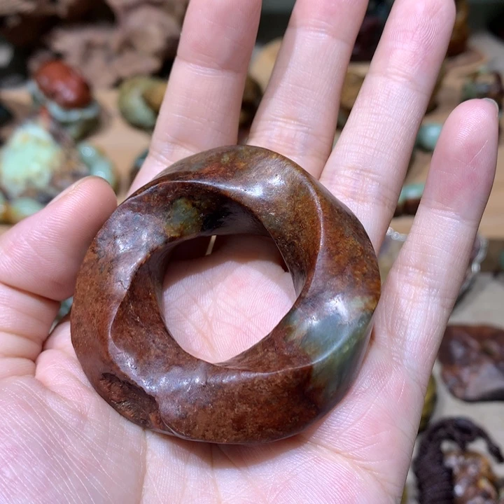 未镶嵌岫岩河磨玉（透闪石质玉）挂件