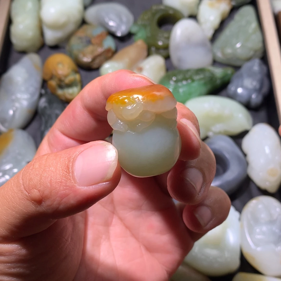 彼***光未镶嵌和田玉（糖玉）挂件