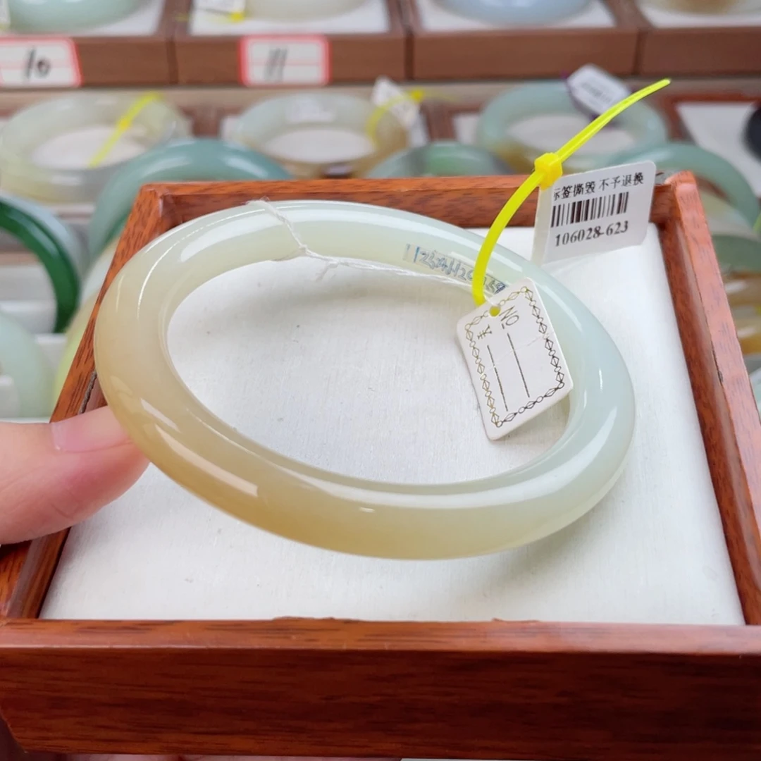 【闪购商品】和田玉手镯未镶嵌糖白57 58 56