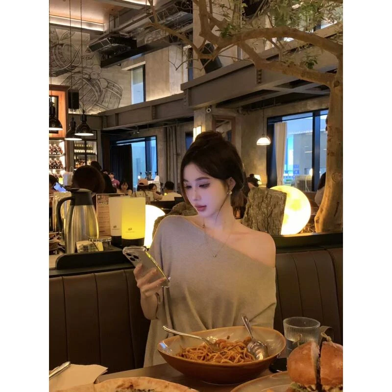 【Yinkoo】老钱风斜肩上衣蝙蝠袖设计感慵懒宽松显瘦针织T恤上衣