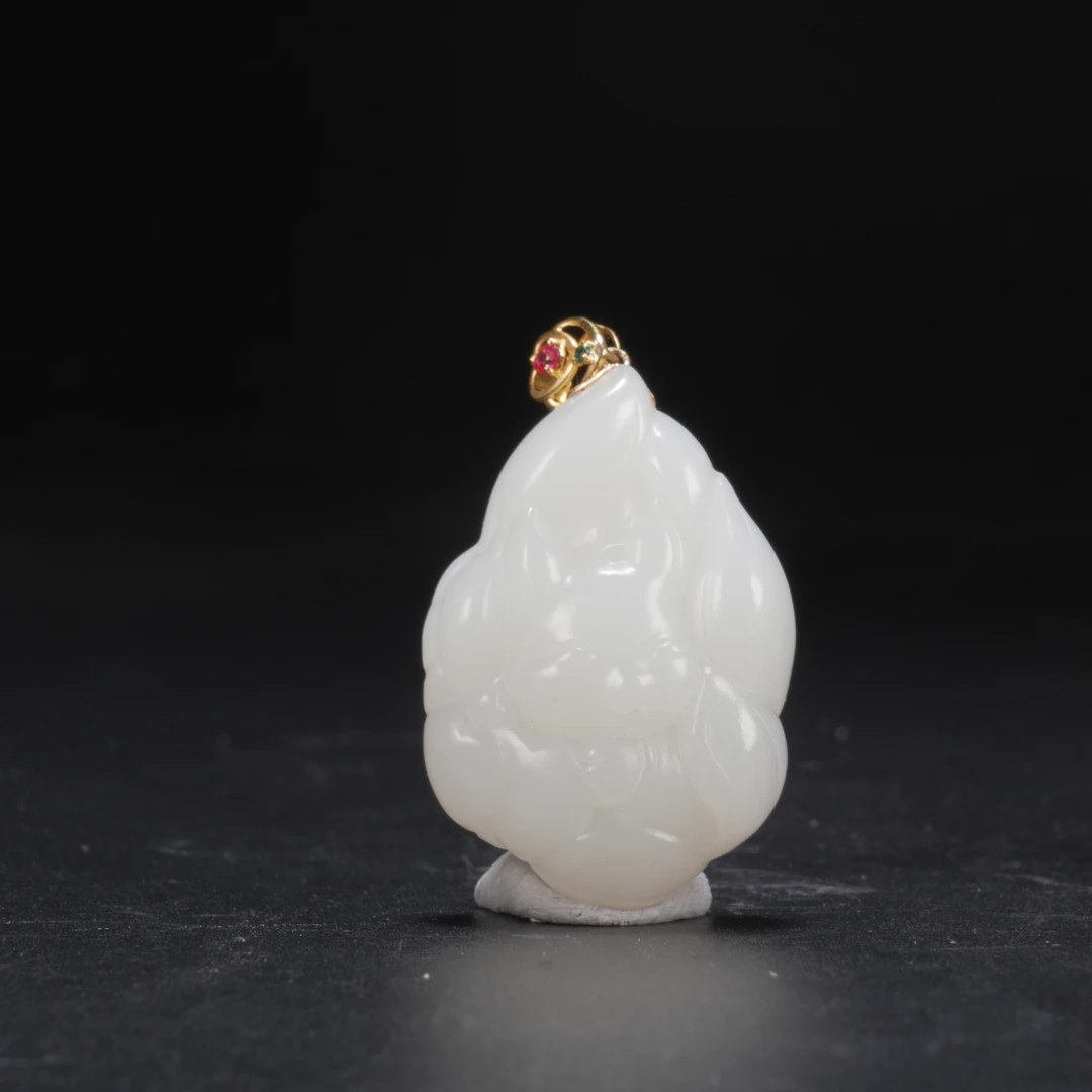 lot2818K老坑和田玉九尾狐挂件