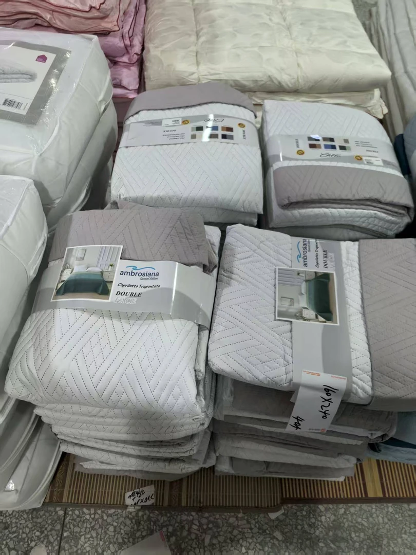 《厚广家》3楼160×240灰色化纤压胶床盖 发1张