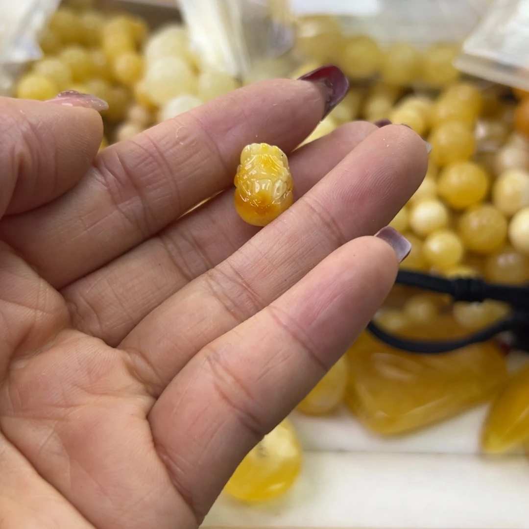 琥珀珠宝奇石未镶嵌