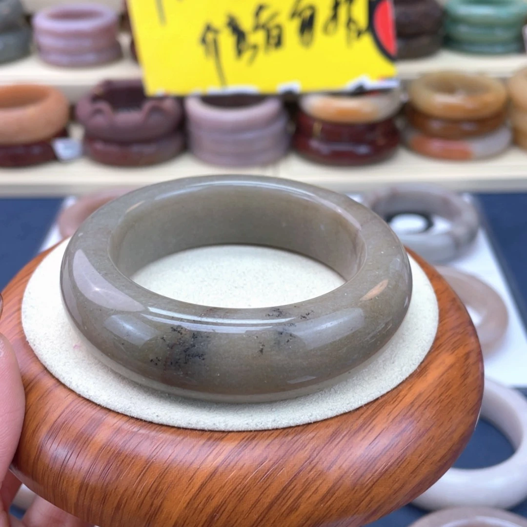 【闪购商品】石英质玉手镯未镶嵌