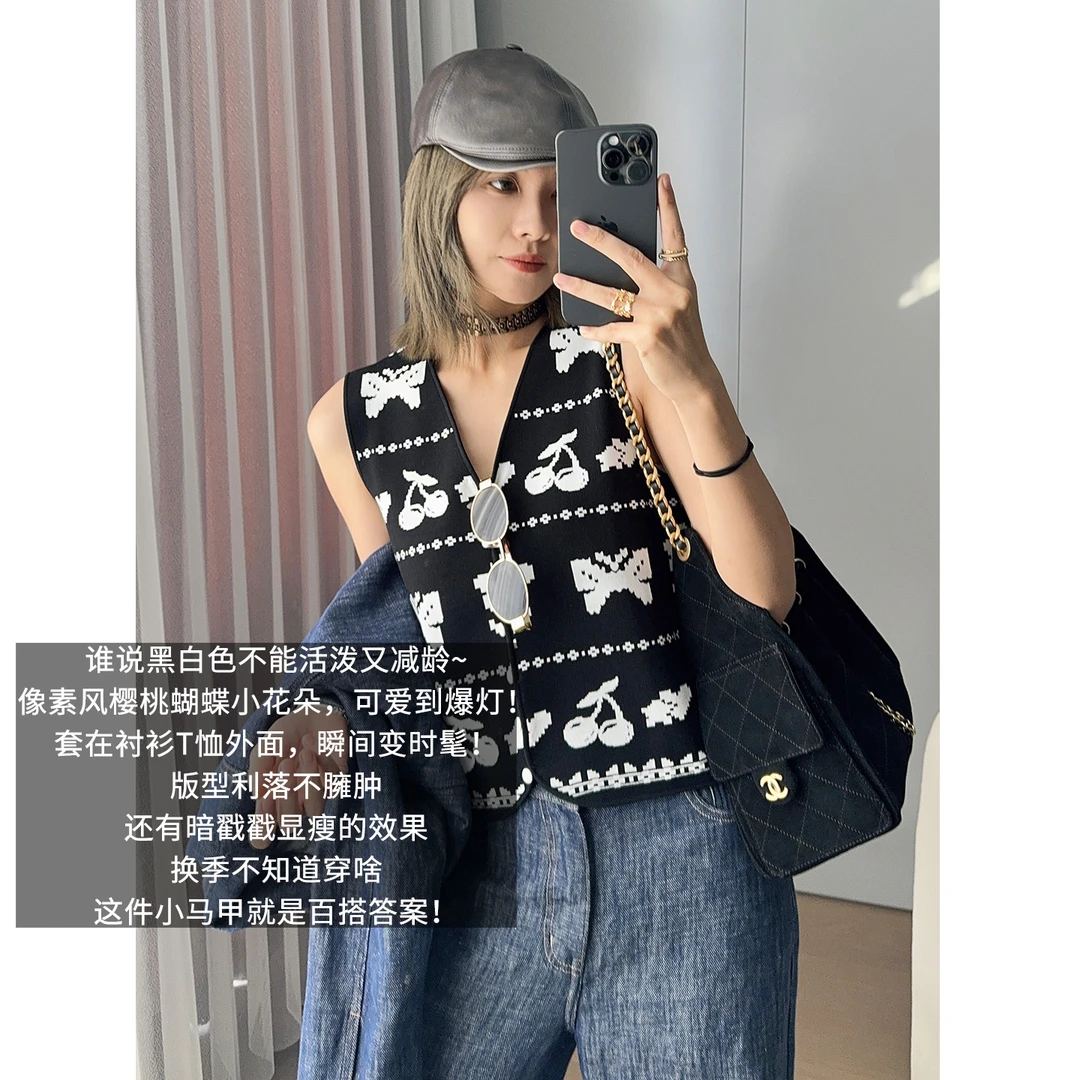 A美洋MEIYANG 复古小马甲【商场同款】像素风V领无袖排扣上衣-周五