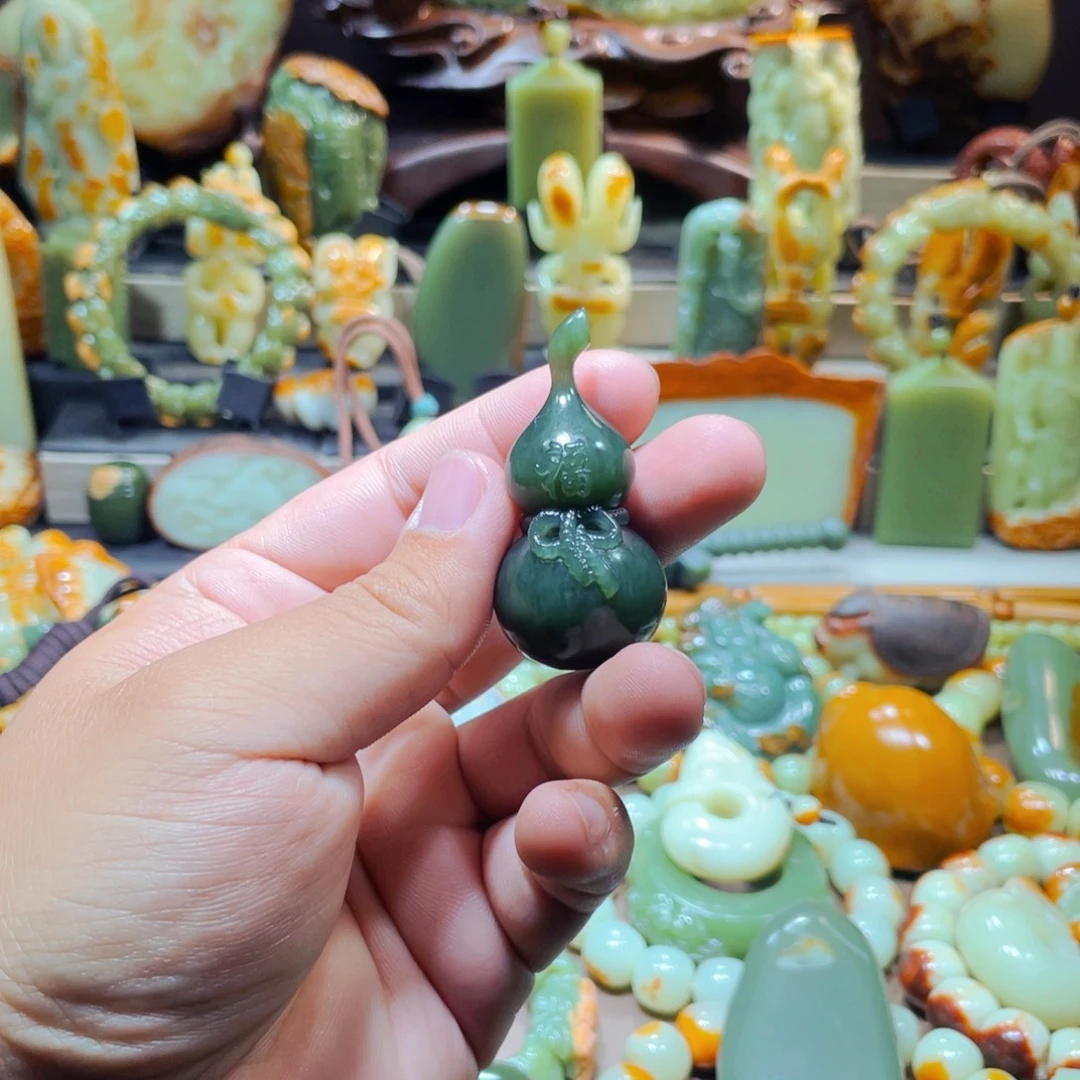 透闪石质玉未镶嵌珠宝奇石