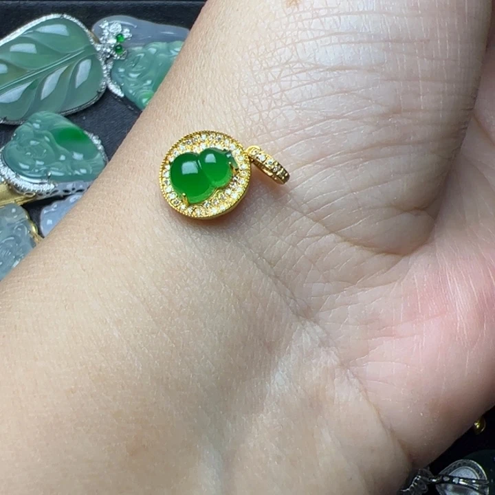 楚***乔翡翠18K金镶嵌吊坠(不含链)