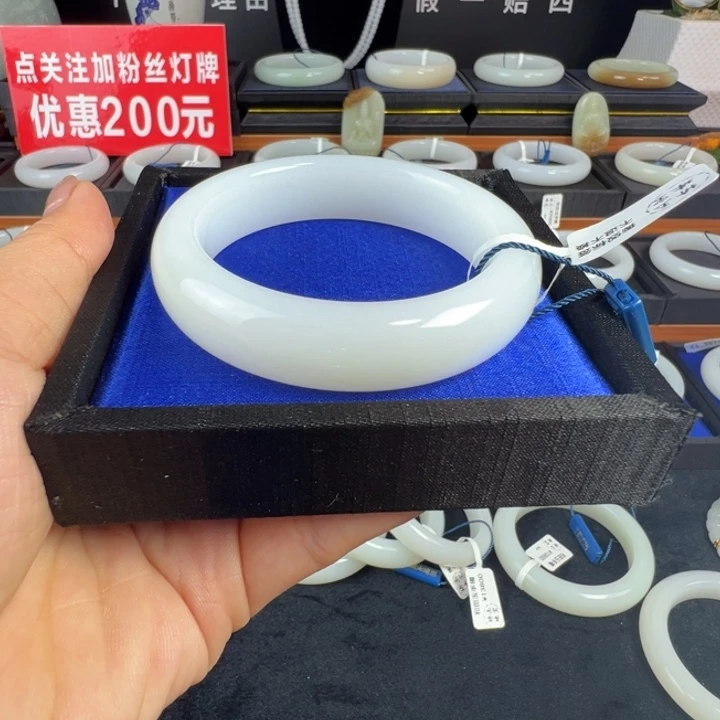 和田玉手镯未镶嵌