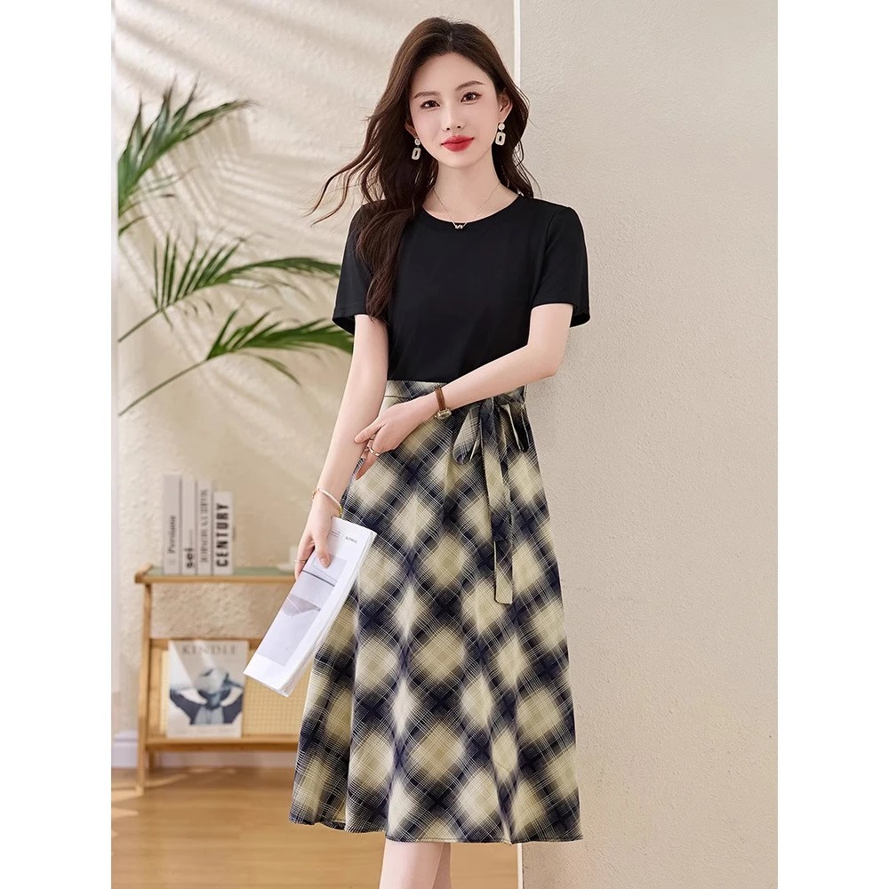 拼接休闲格子裙2025夏季新款高级洋气爆款大气时尚女神减龄连衣裙