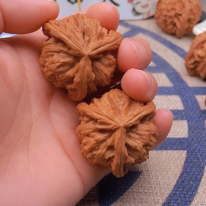 吊坠文玩核桃?三棱