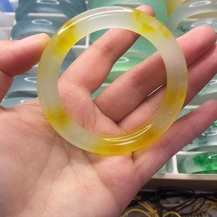 石英质玉未镶嵌手镯